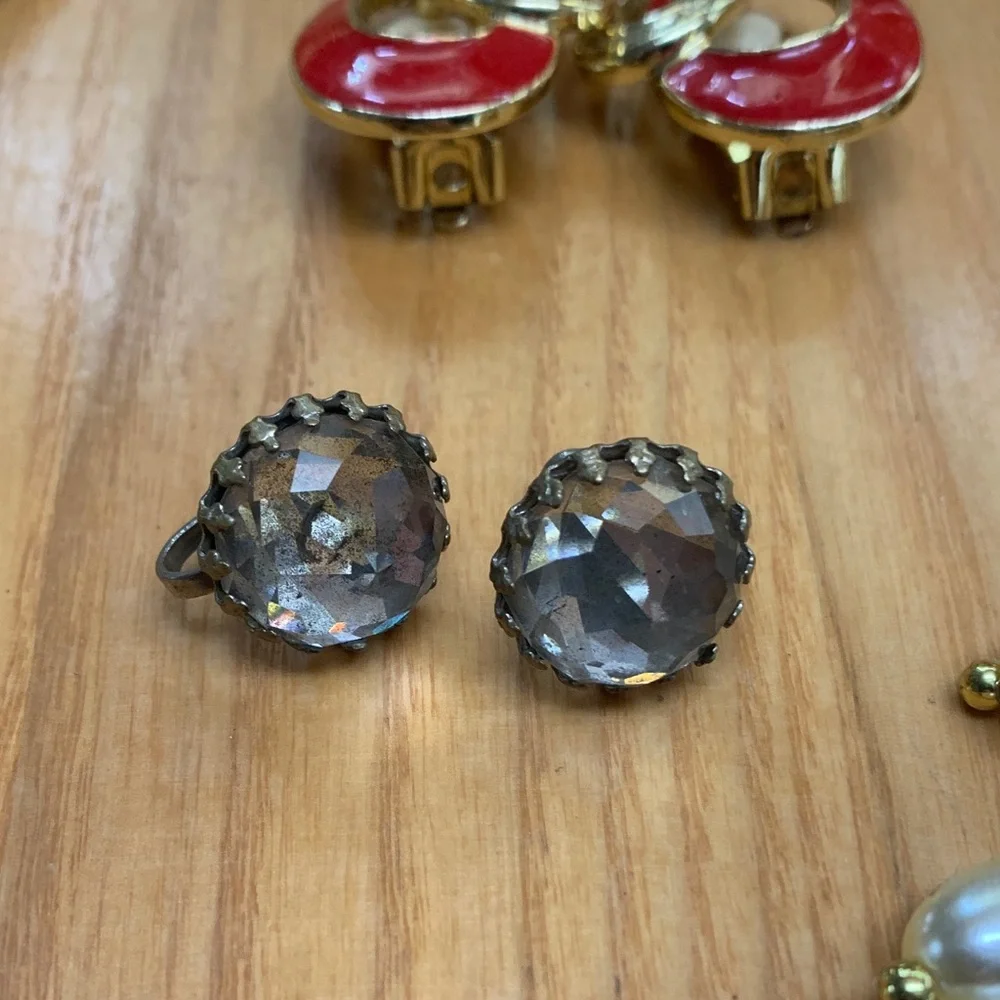 12 Pair Vintage Clip-on EarringsBeaded Metal Enamel Goldtone Silvertone - Picture 6 of 12